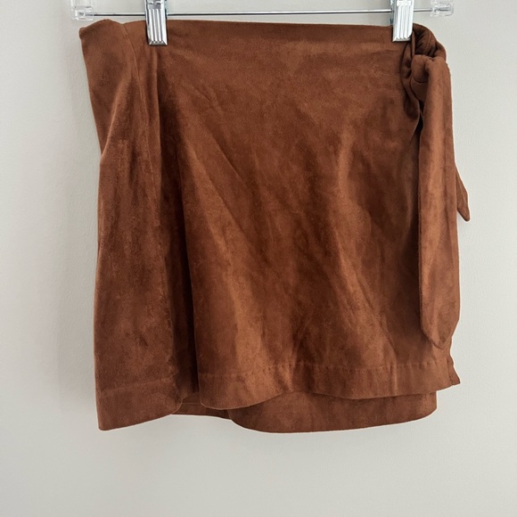 CUPCAKES & CASHMERE | Women's Size 6 Brown Faux Suede Tie Mini Faux Wrap Skirt - Picture 5 of 8